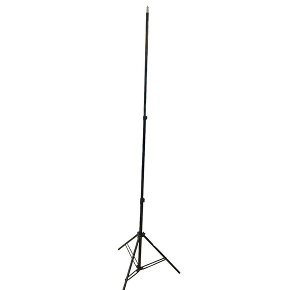 Amazon Basics Aluminum Light Photography Tripod Stand with Case 6.5 Feet Black - Picture 8 of 8